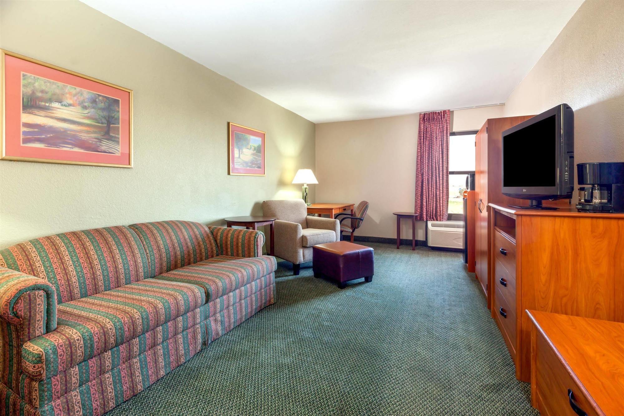 Baymont By Wyndham Amarillo East Hotel Exterior photo